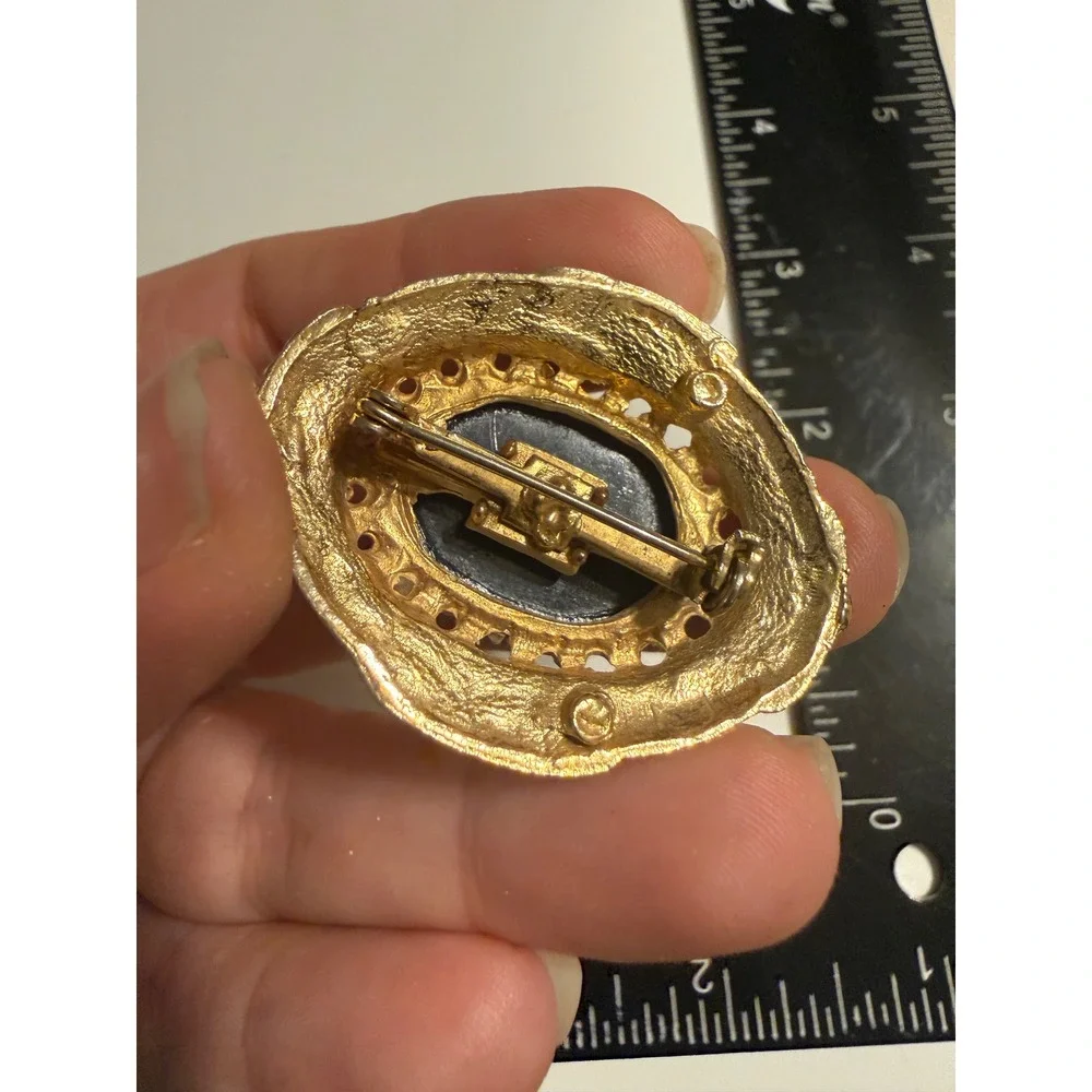 Vintage Navy Blue Cabochon Brooch White Enamel Gold‎ Tone Ornate Oval Pin